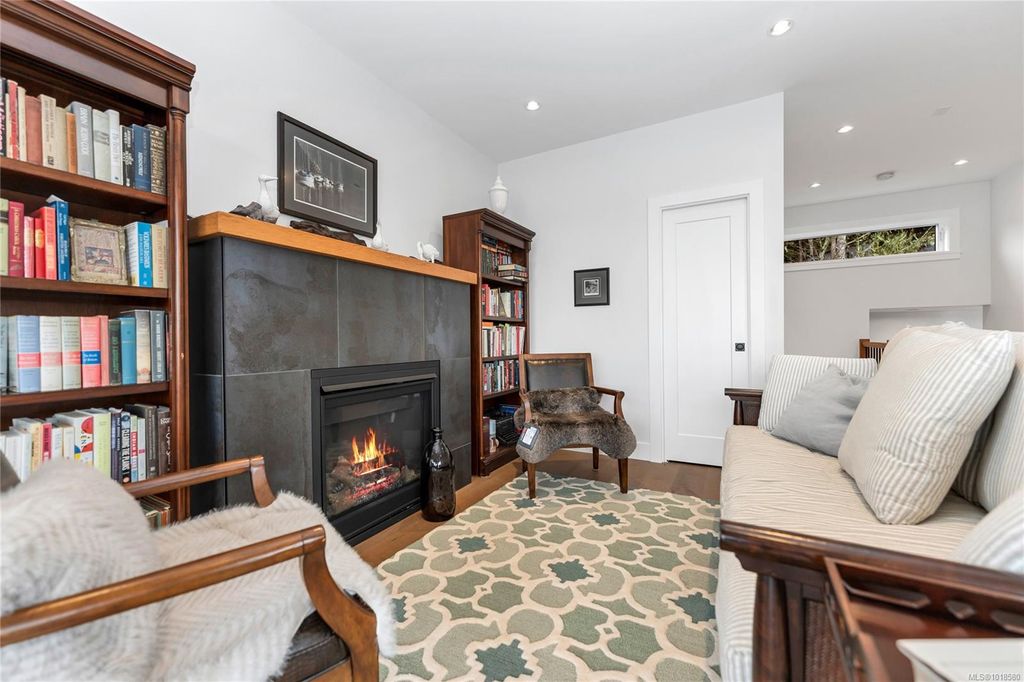 listing image 16048326598256995963