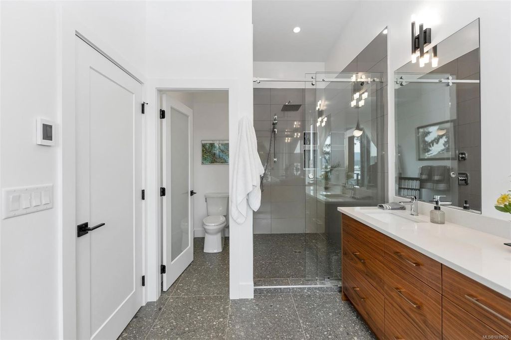 listing image 16040528938113020233