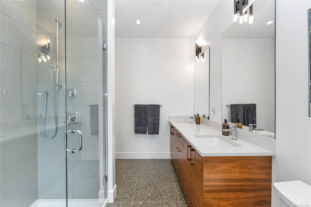 listing image 16049077414499244008