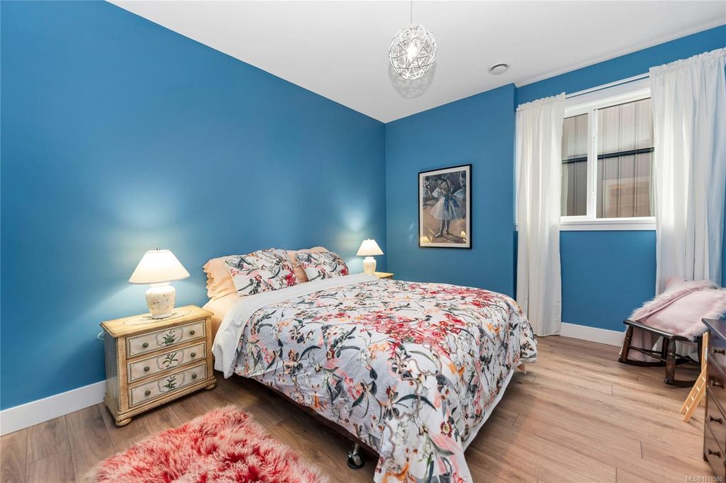 listing image 16042045543108298382