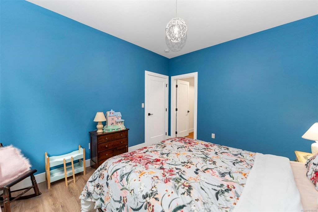 listing image 16042045543108298382