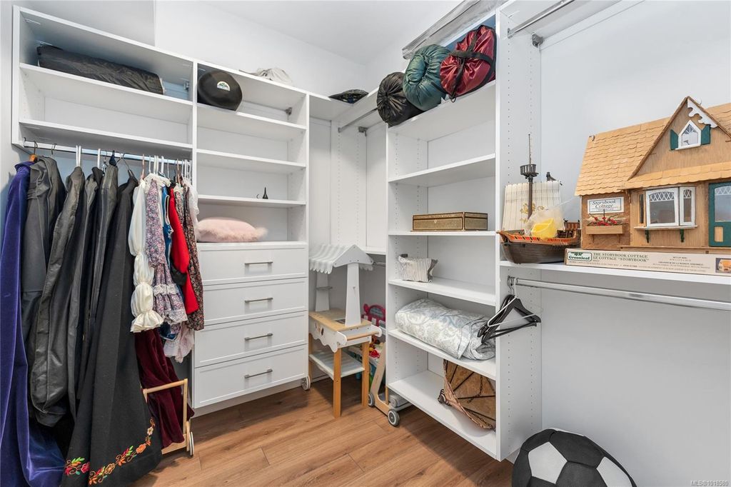 listing image 16043054758528135798