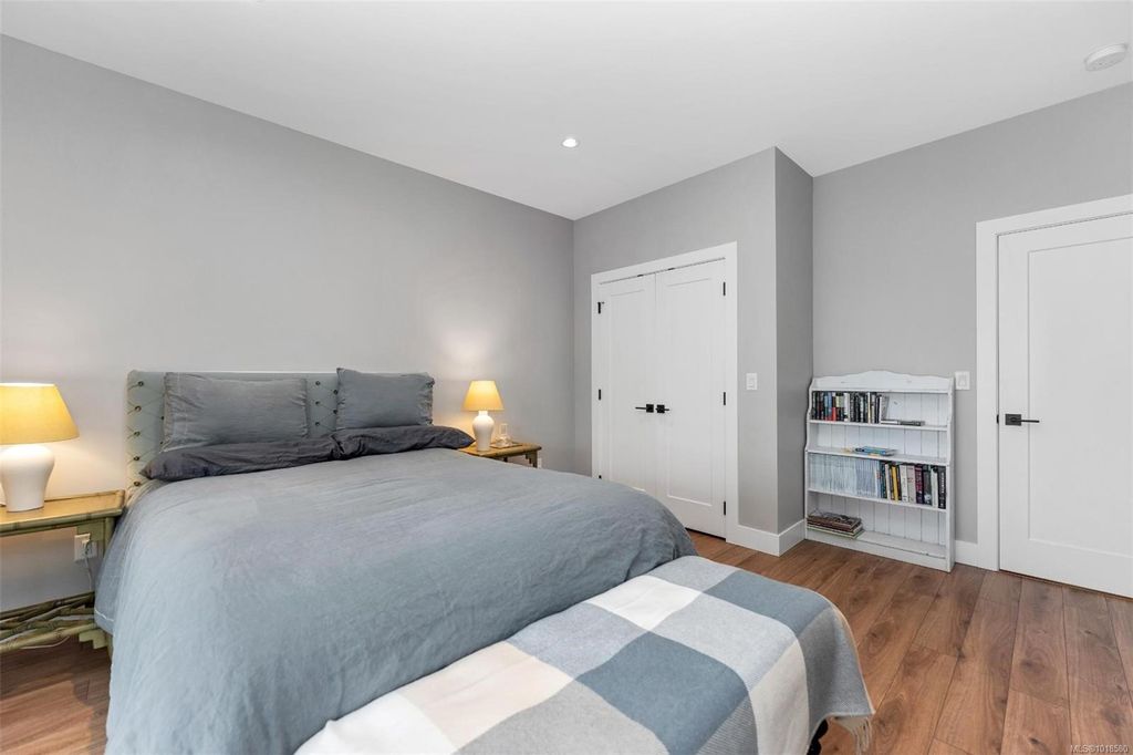 listing image 16044186447284055727