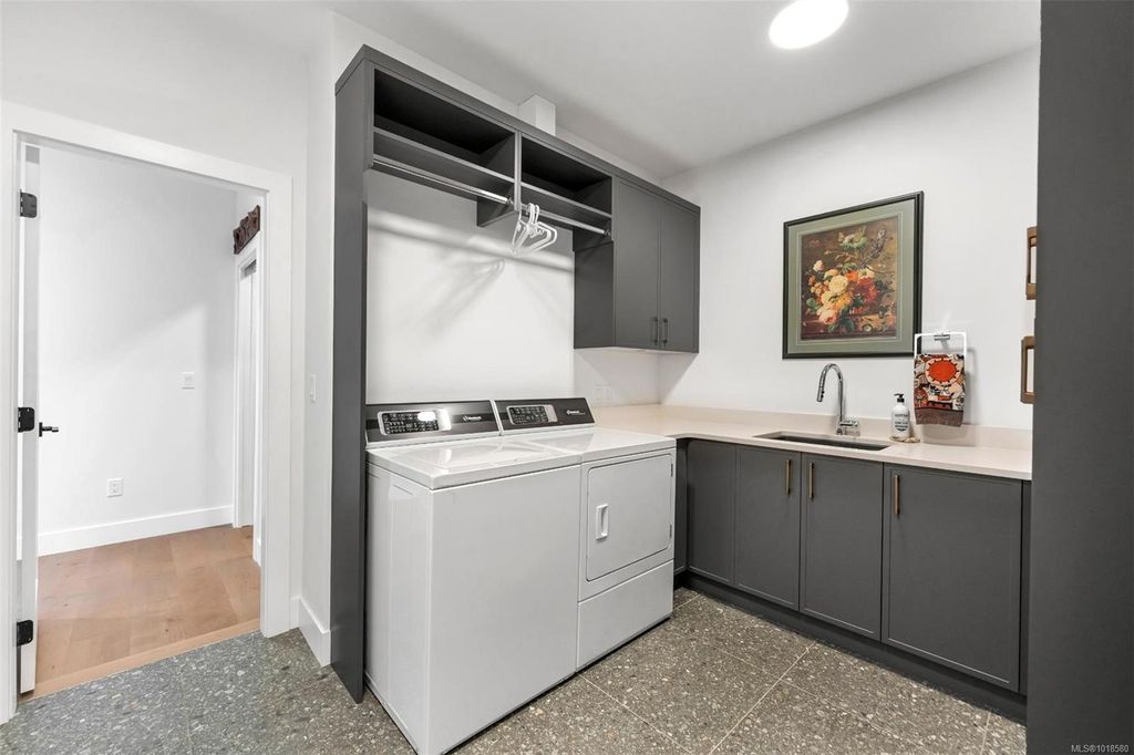 listing image 16043054758528135798