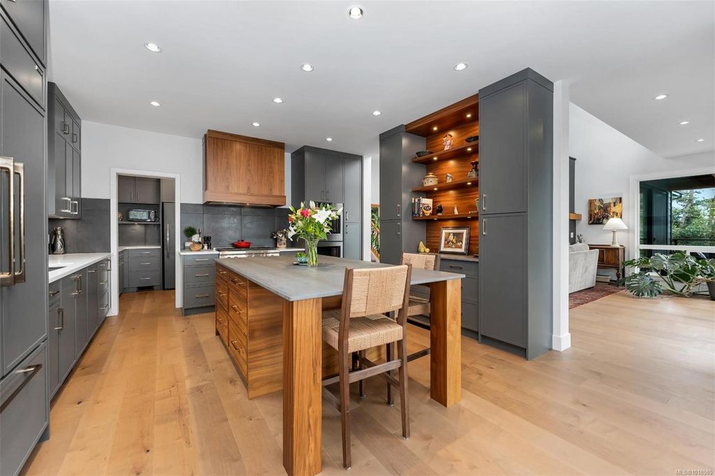 listing image 16041811145458517285