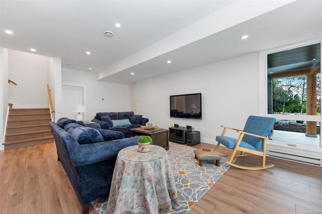 listing image 16044786879662978905