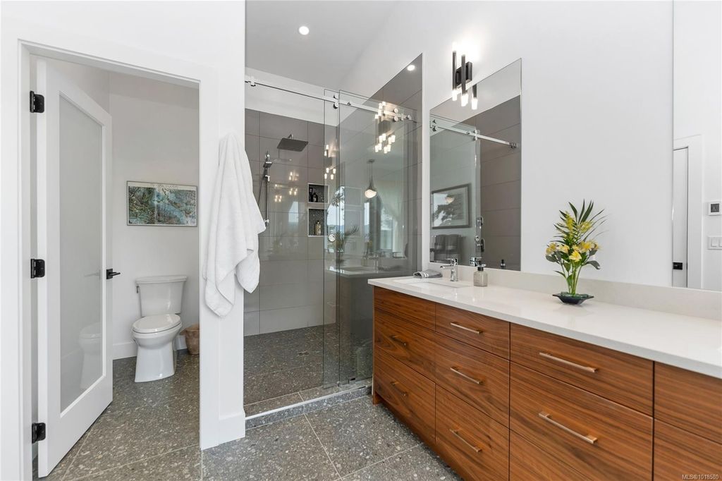 listing image 16040528938113020233