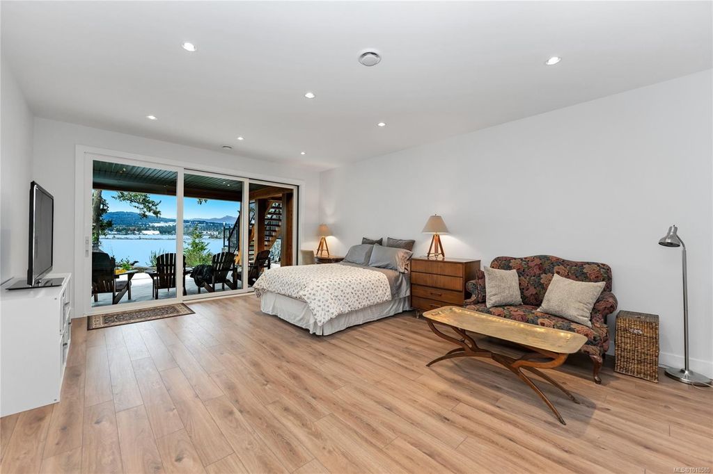 listing image 16046081252393524551