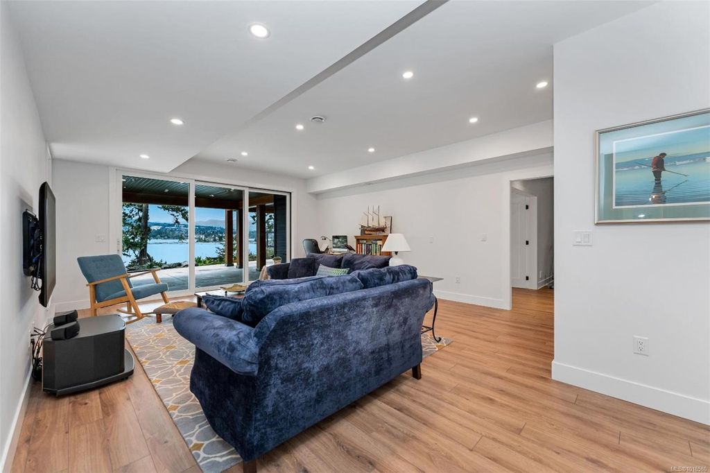 listing image 16042389619543147690