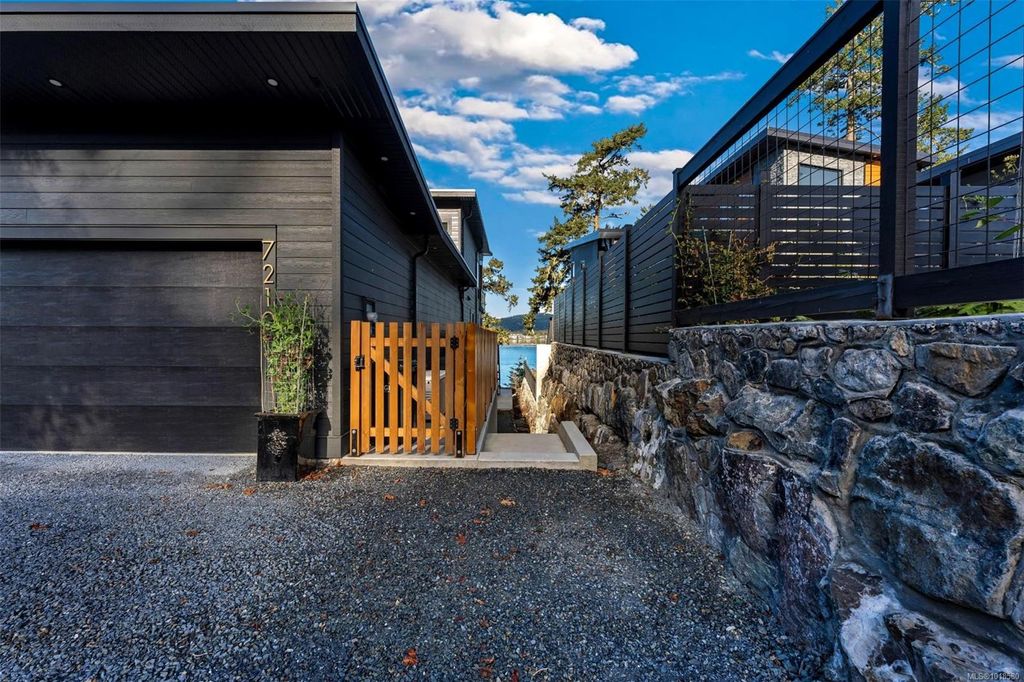 listing image 16046700203523946433