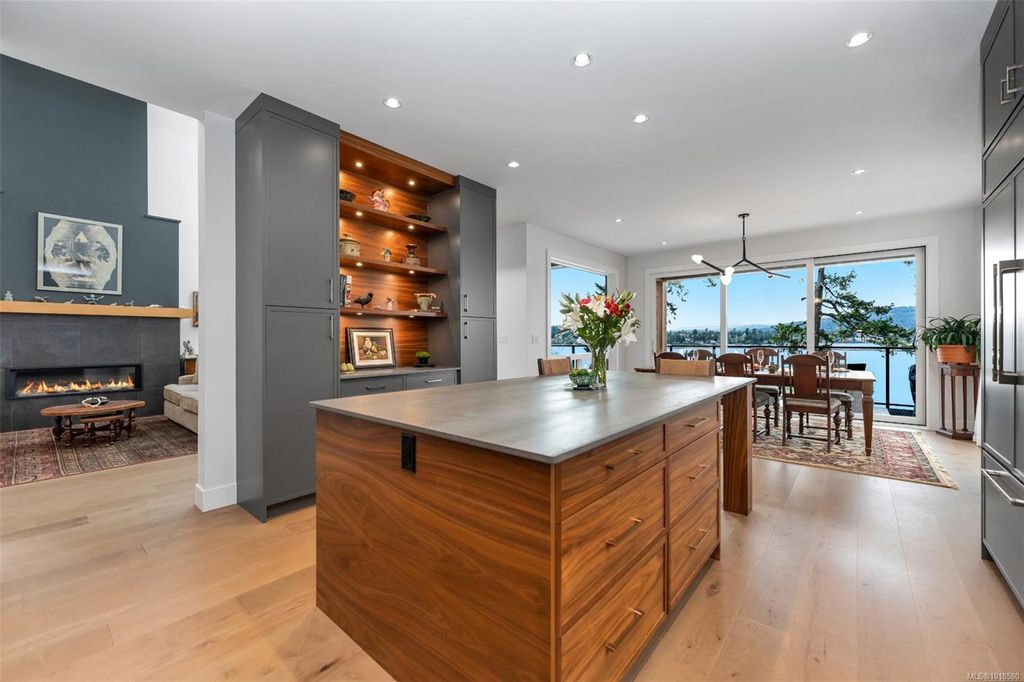 listing image 16047546608540439336