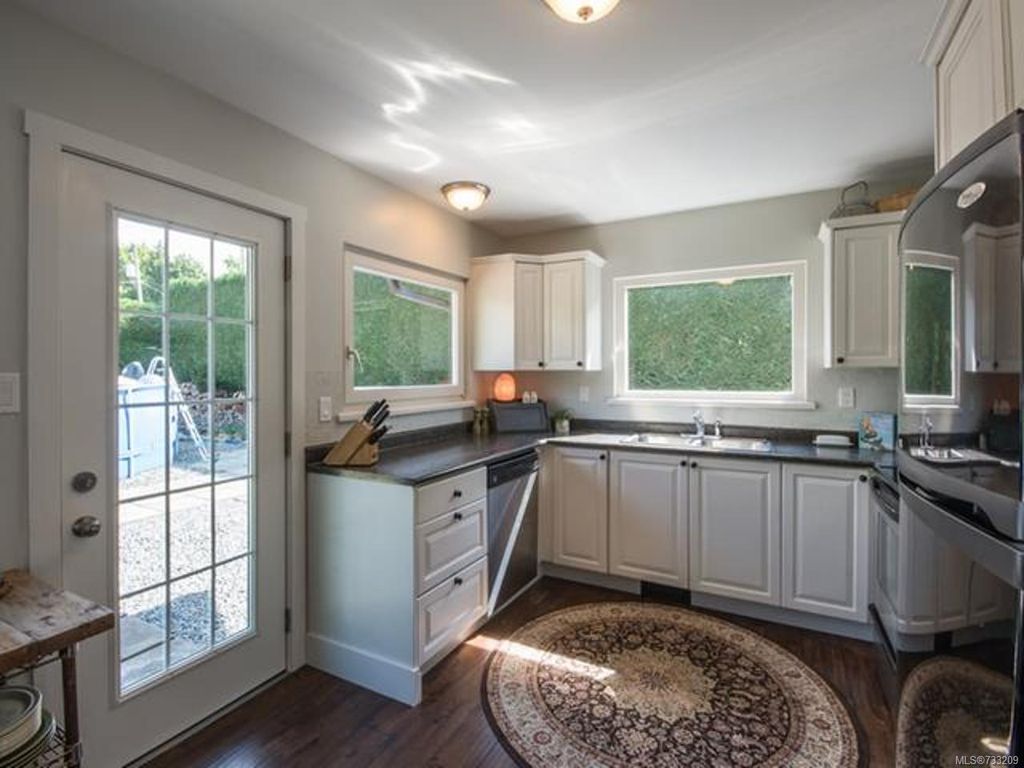 listing image 16049558741615511272