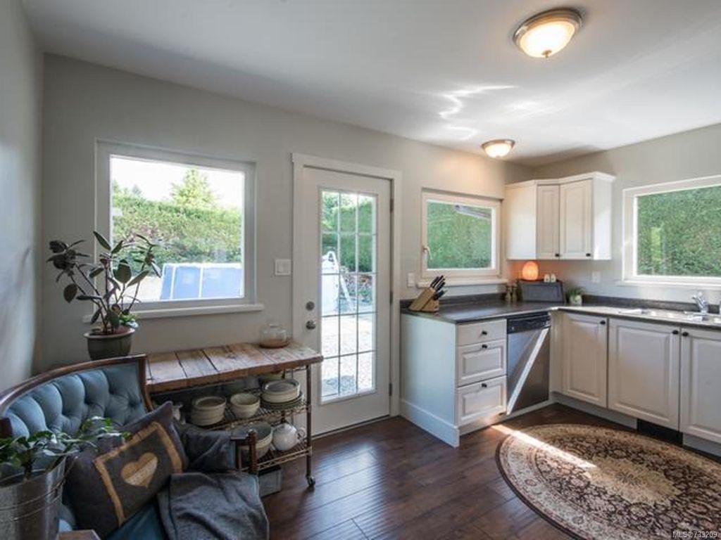 listing image 16049888090848592276