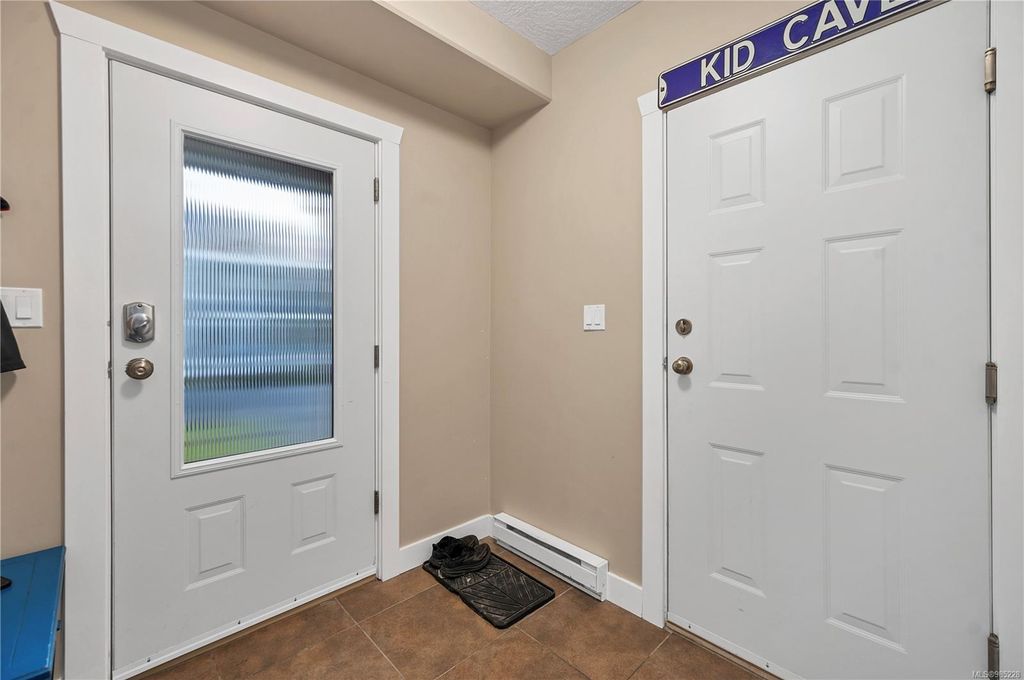 listing image 16043996743637962811