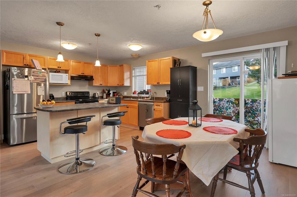 listing image 16041927202576763603