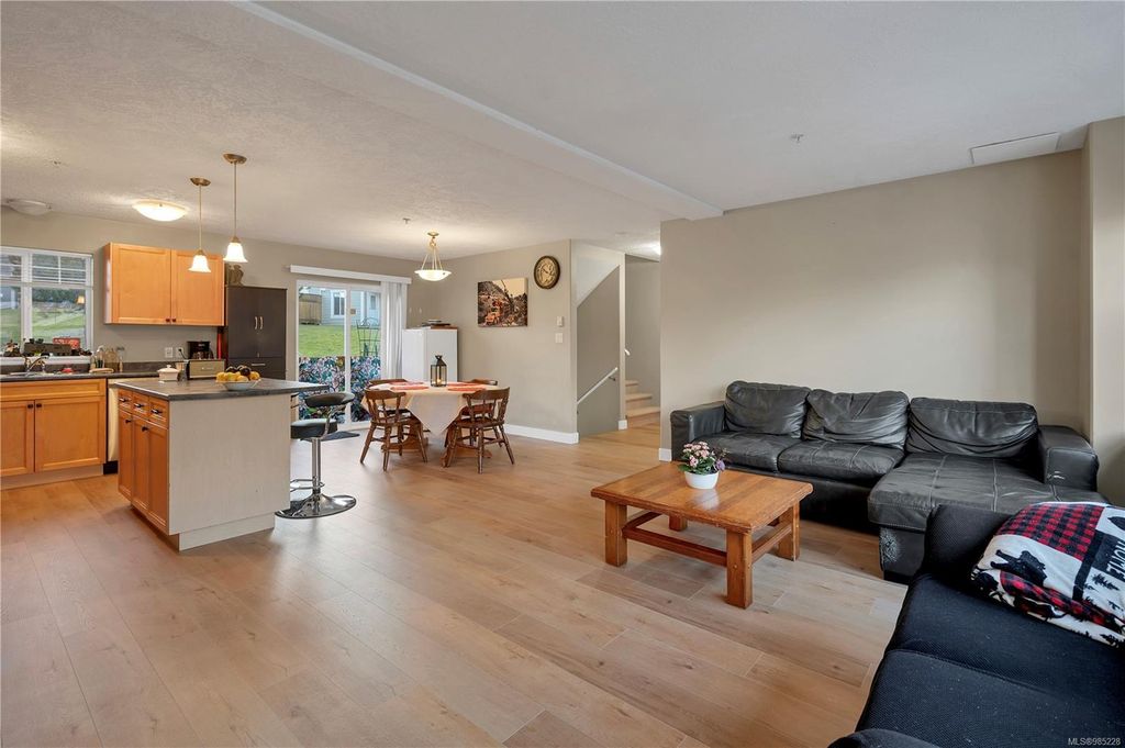 listing image 16045337489015283590