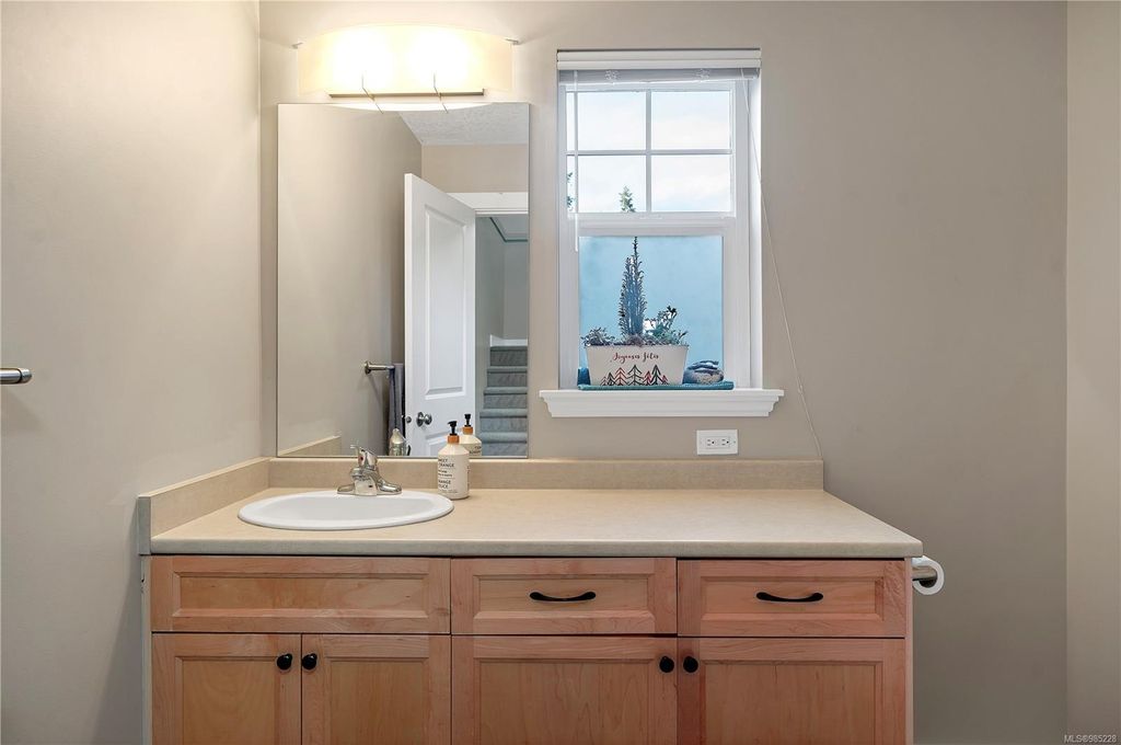 listing image 16045892698505167803