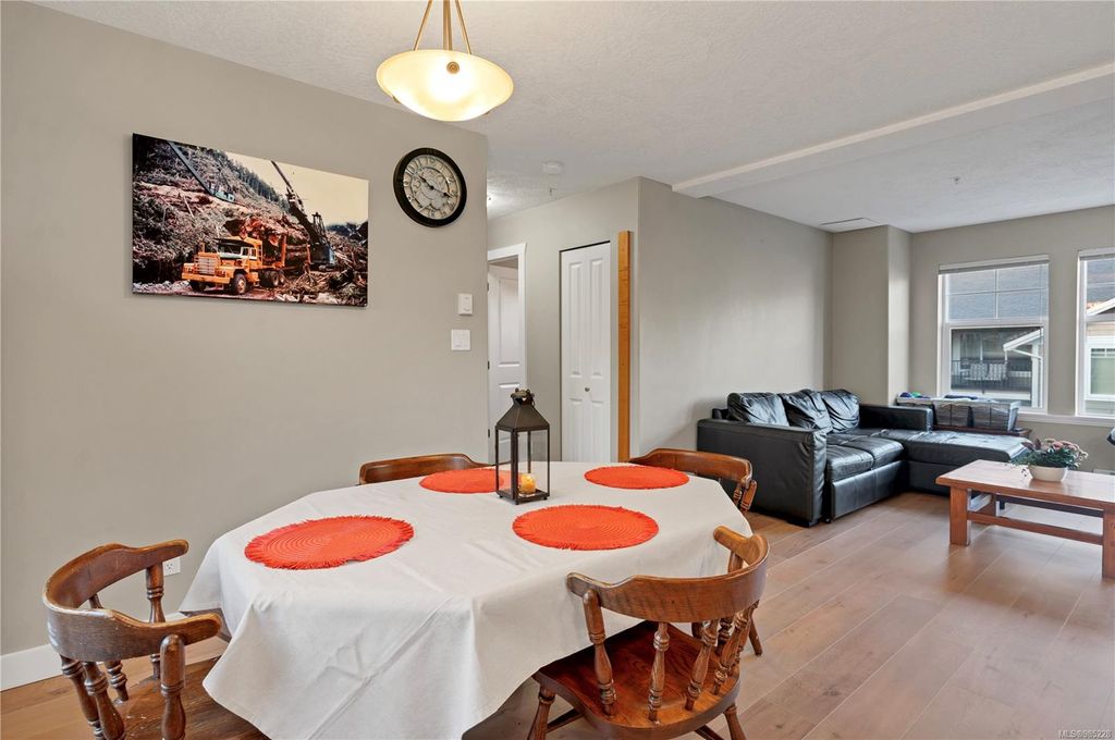 listing image 16043293075978178229