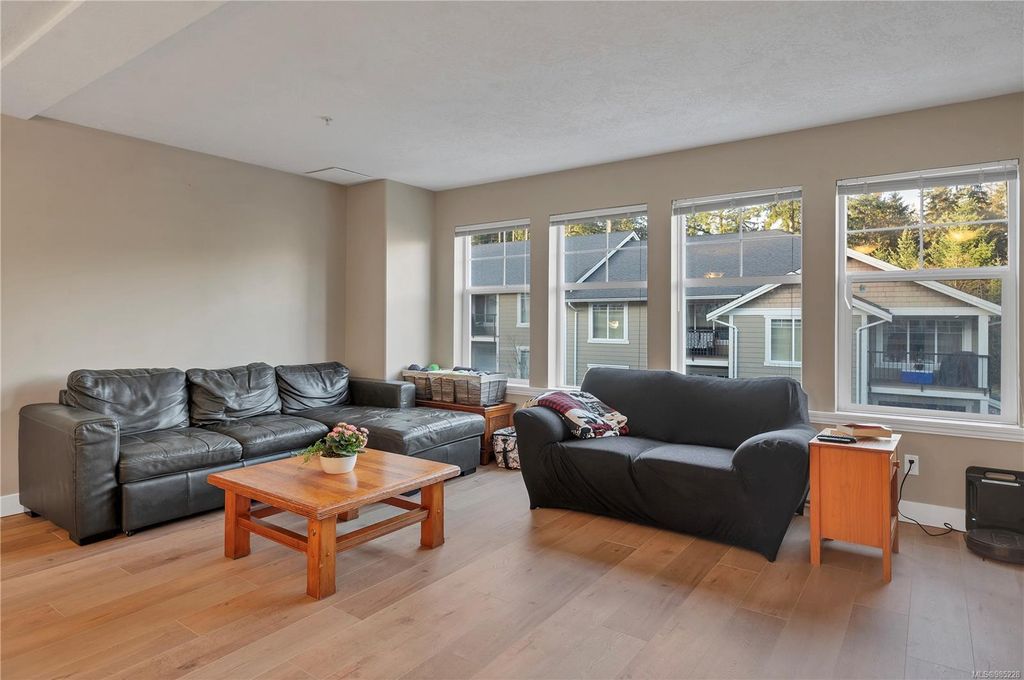 listing image 16049180432234082496