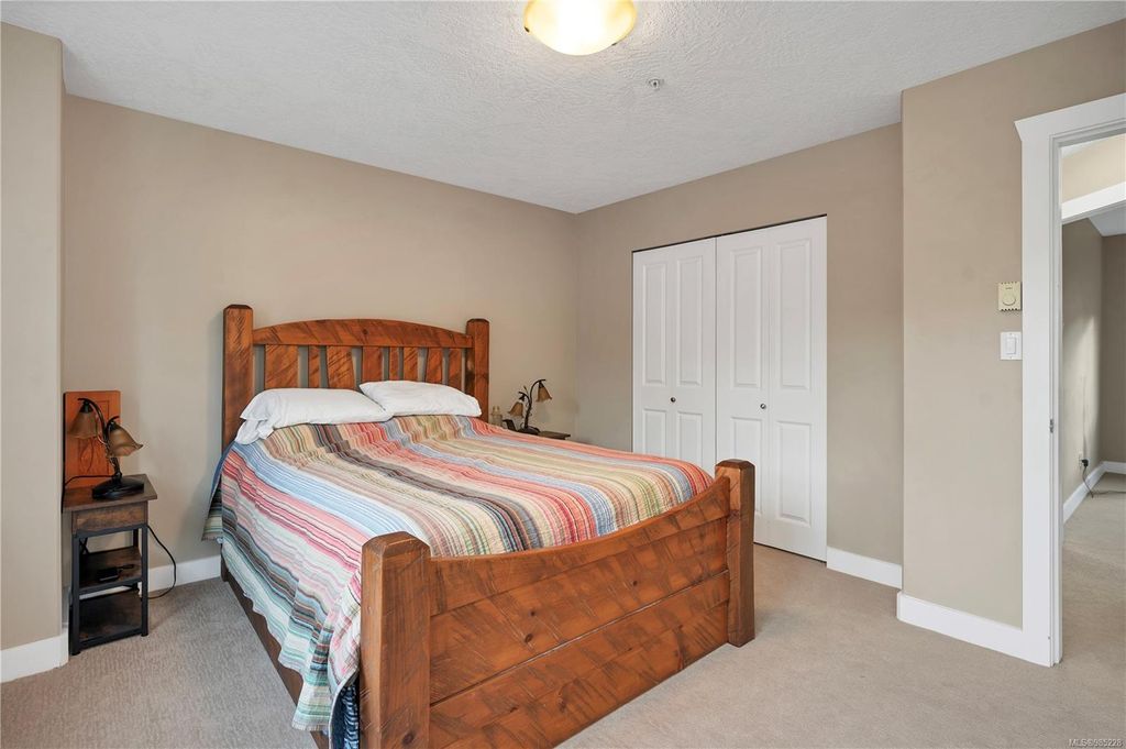 listing image 16048793245857666825