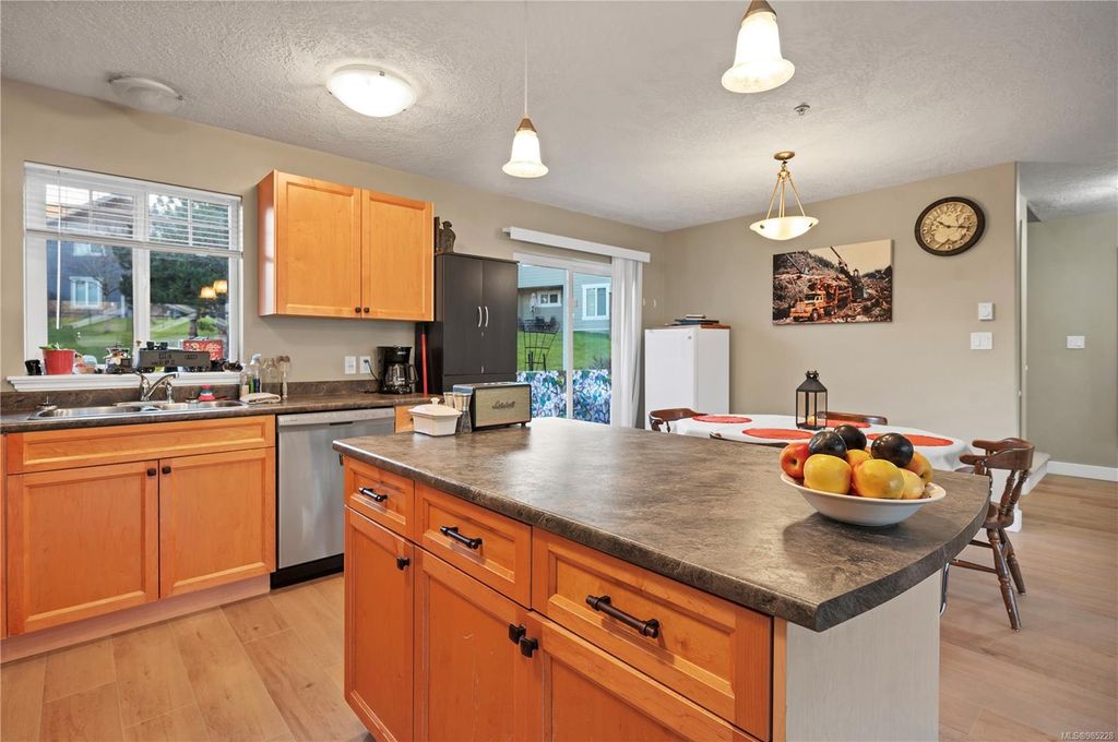 listing image 16047419728589151537