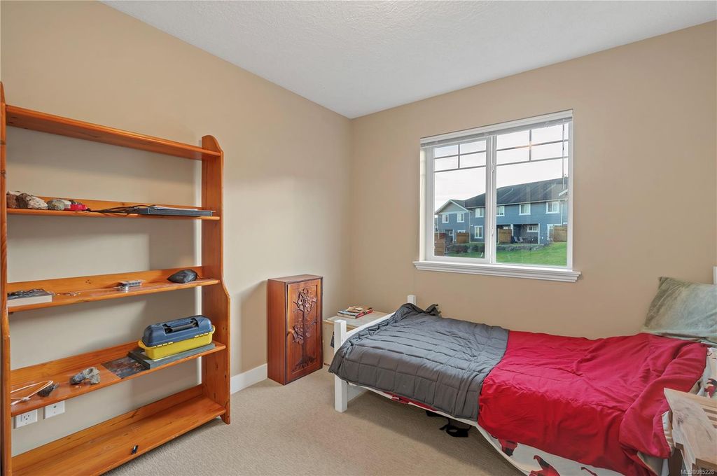 listing image 16048349616445253293