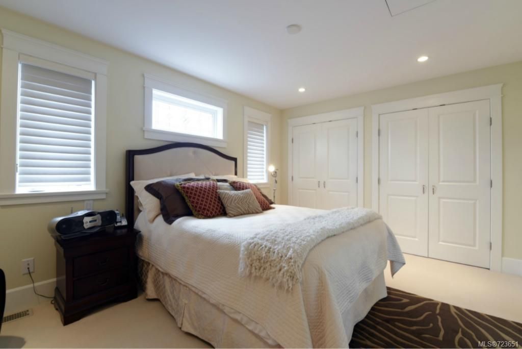 listing image 16049226781228386471