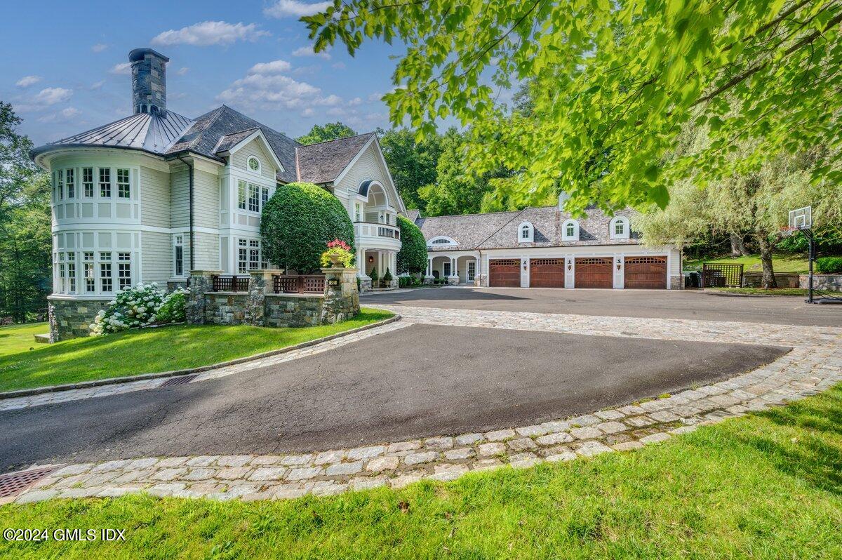 20 Heronvue Road, Greenwich, Connecticut - 6 Bedrooms  
7 Bathrooms - 