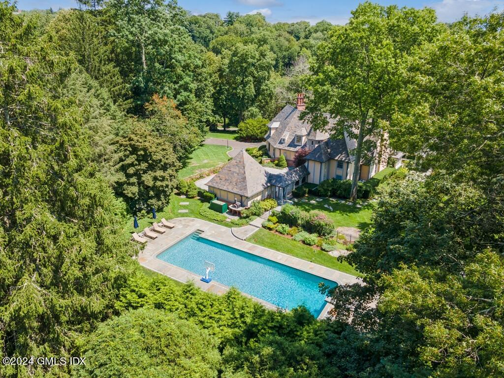 Property for Sale at 672 Lake Avenue, Greenwich, Connecticut - Bedrooms: 5 
Bathrooms: 6.5  - $4,725,000