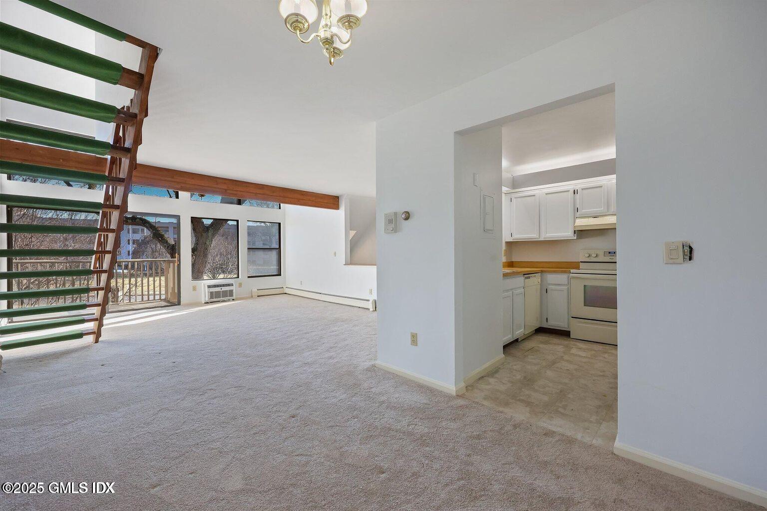 Old Greenwich, Connecticut 06870, United States, 1 Bedroom Bedrooms, ,1 BathroomBathrooms,Residential,Active,241