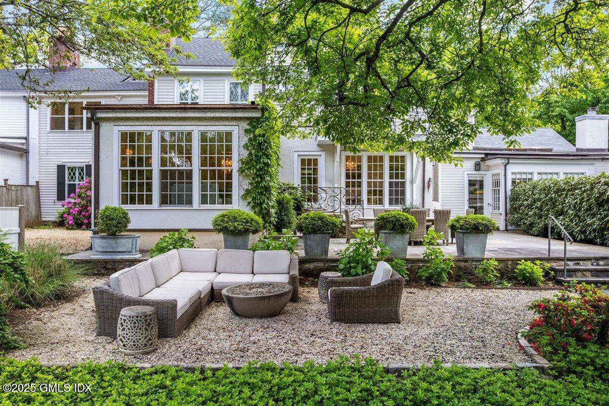 190 Lake Avenue, Greenwich, Connecticut - 7 Bedrooms  
7.5 Bathrooms - 