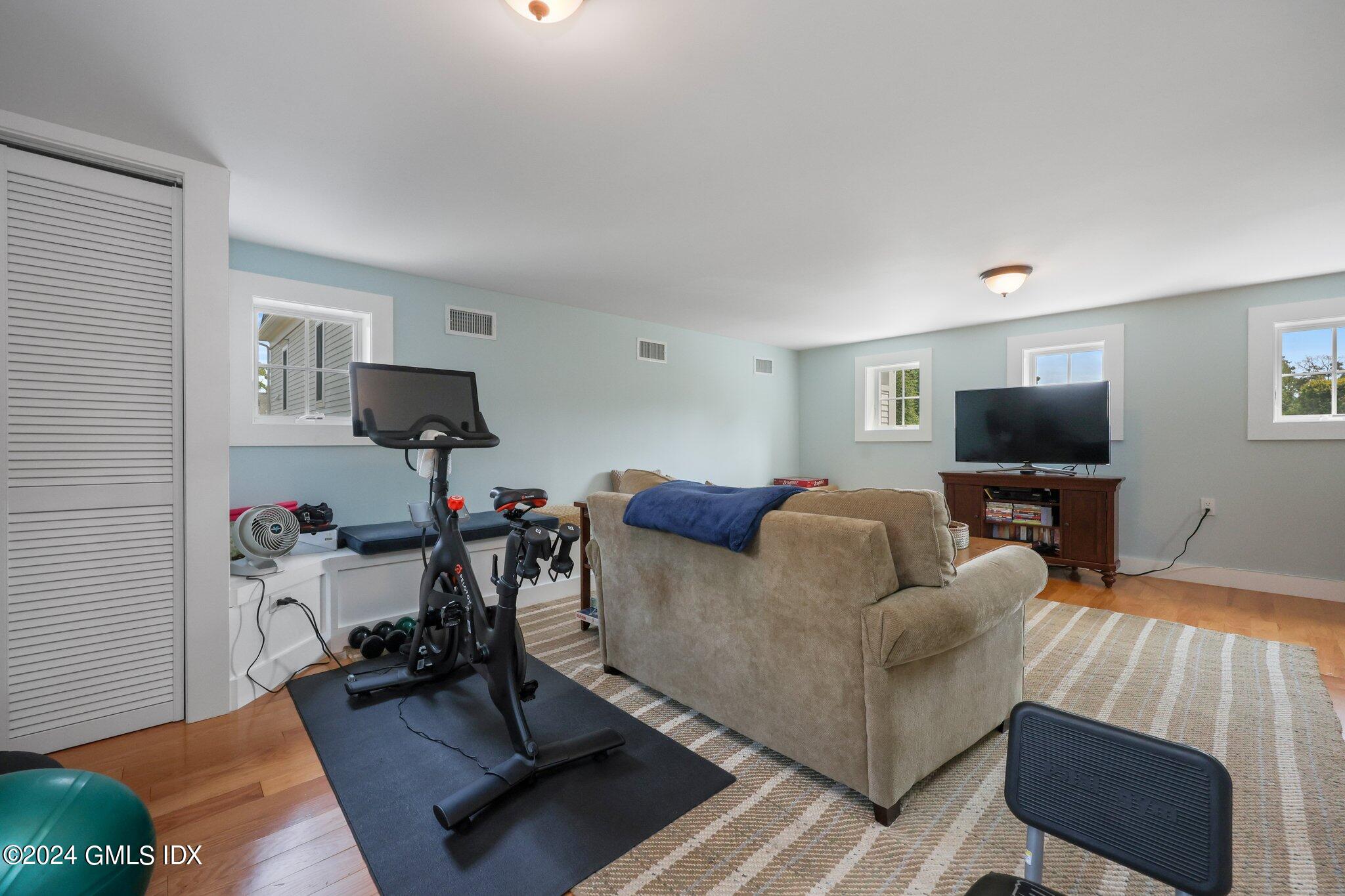 Old Greenwich, Connecticut 06870, United States, 3 Bedrooms Bedrooms, ,4 BathroomsBathrooms,Residential,Pending,51274