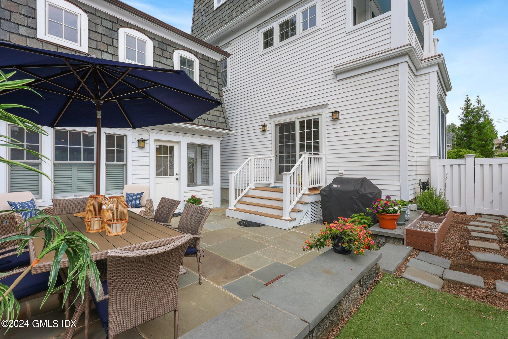 Old Greenwich, Connecticut 06870, United States, 3 Bedrooms Bedrooms, ,4 BathroomsBathrooms,Residential,Pending,51274