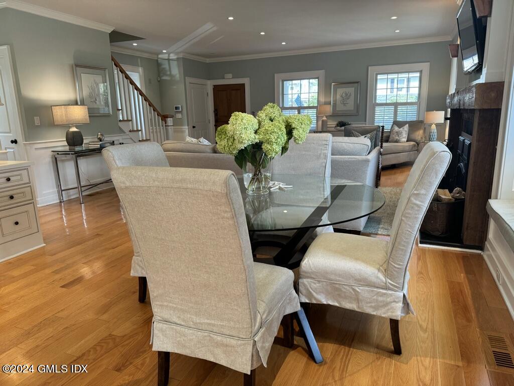 Old Greenwich, Connecticut 06870, United States, 3 Bedrooms Bedrooms, ,4 BathroomsBathrooms,Residential,Pending,51274