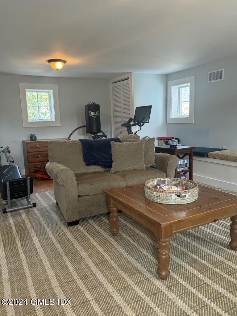 Old Greenwich, Connecticut 06870, United States, 3 Bedrooms Bedrooms, ,4 BathroomsBathrooms,Residential,Pending,51274