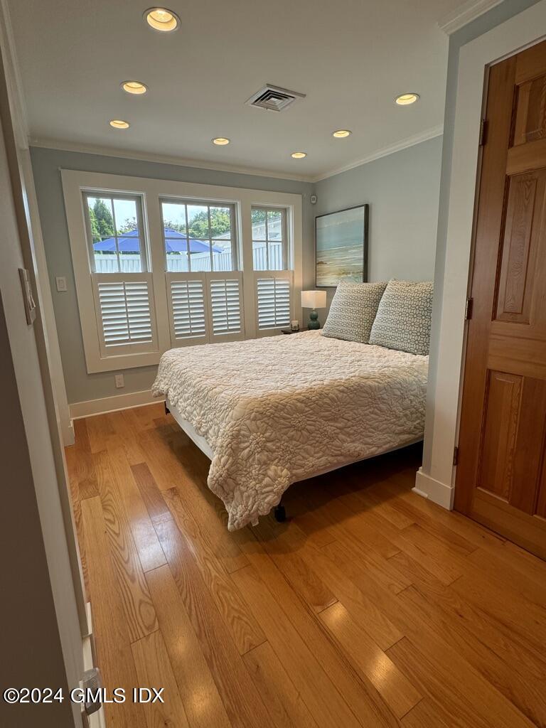 Old Greenwich, Connecticut 06870, United States, 3 Bedrooms Bedrooms, ,4 BathroomsBathrooms,Residential,Pending,51274