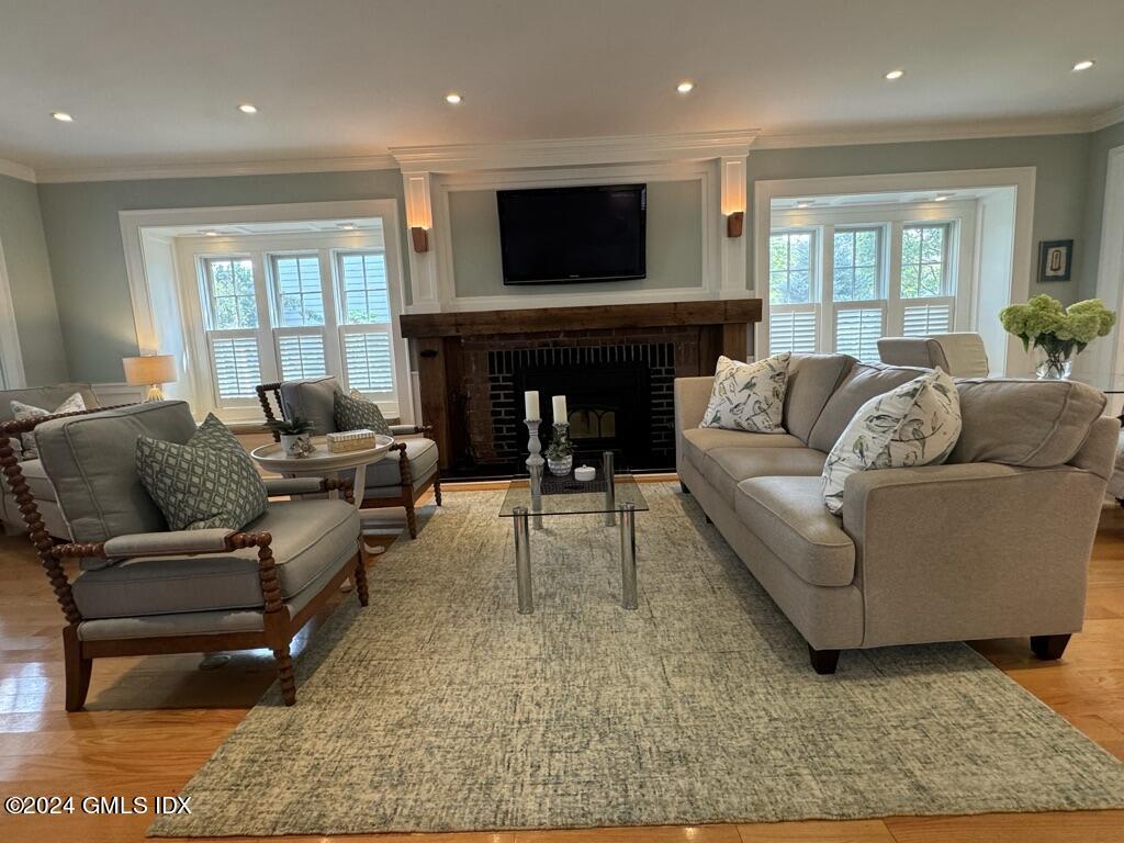 Old Greenwich, Connecticut 06870, United States, 3 Bedrooms Bedrooms, ,4 BathroomsBathrooms,Residential,Pending,51274