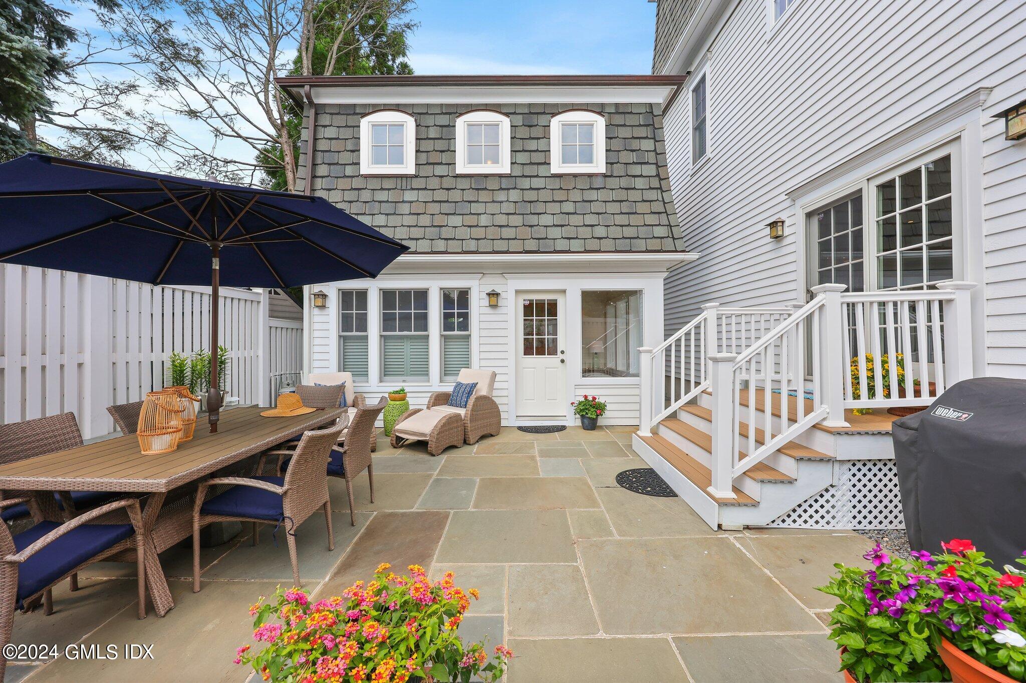 Old Greenwich, Connecticut 06870, United States, 3 Bedrooms Bedrooms, ,4 BathroomsBathrooms,Residential,Pending,51274