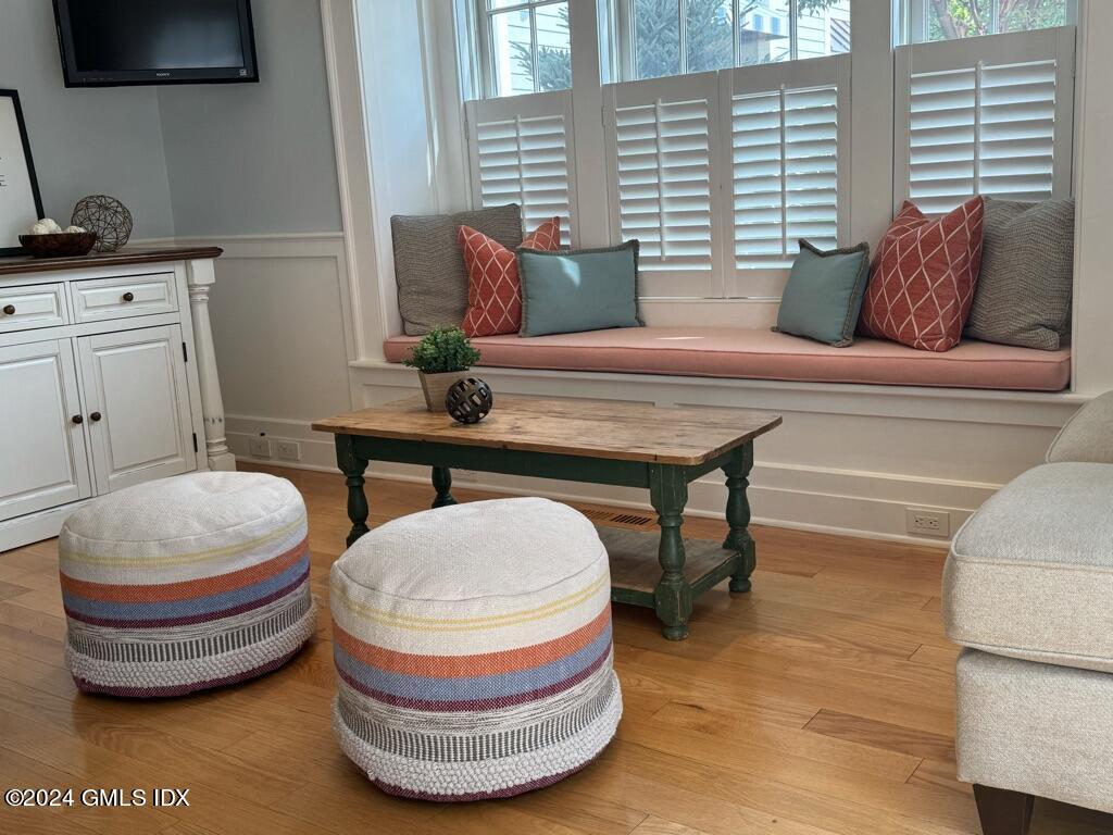 Old Greenwich, Connecticut 06870, United States, 3 Bedrooms Bedrooms, ,4 BathroomsBathrooms,Residential,Pending,51274