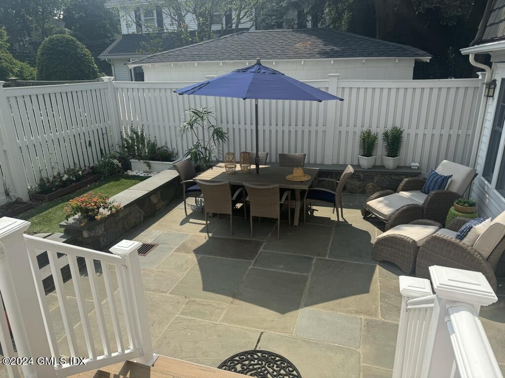 Old Greenwich, Connecticut 06870, United States, 3 Bedrooms Bedrooms, ,4 BathroomsBathrooms,Residential,Pending,51274