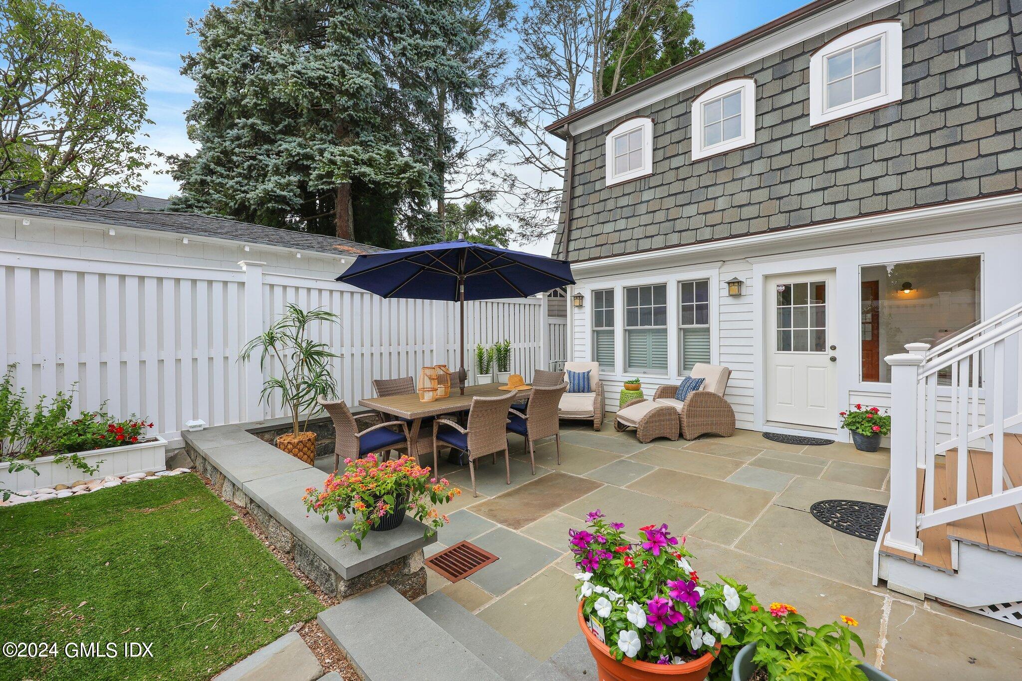 Old Greenwich, Connecticut 06870, United States, 3 Bedrooms Bedrooms, ,4 BathroomsBathrooms,Residential,Pending,51274