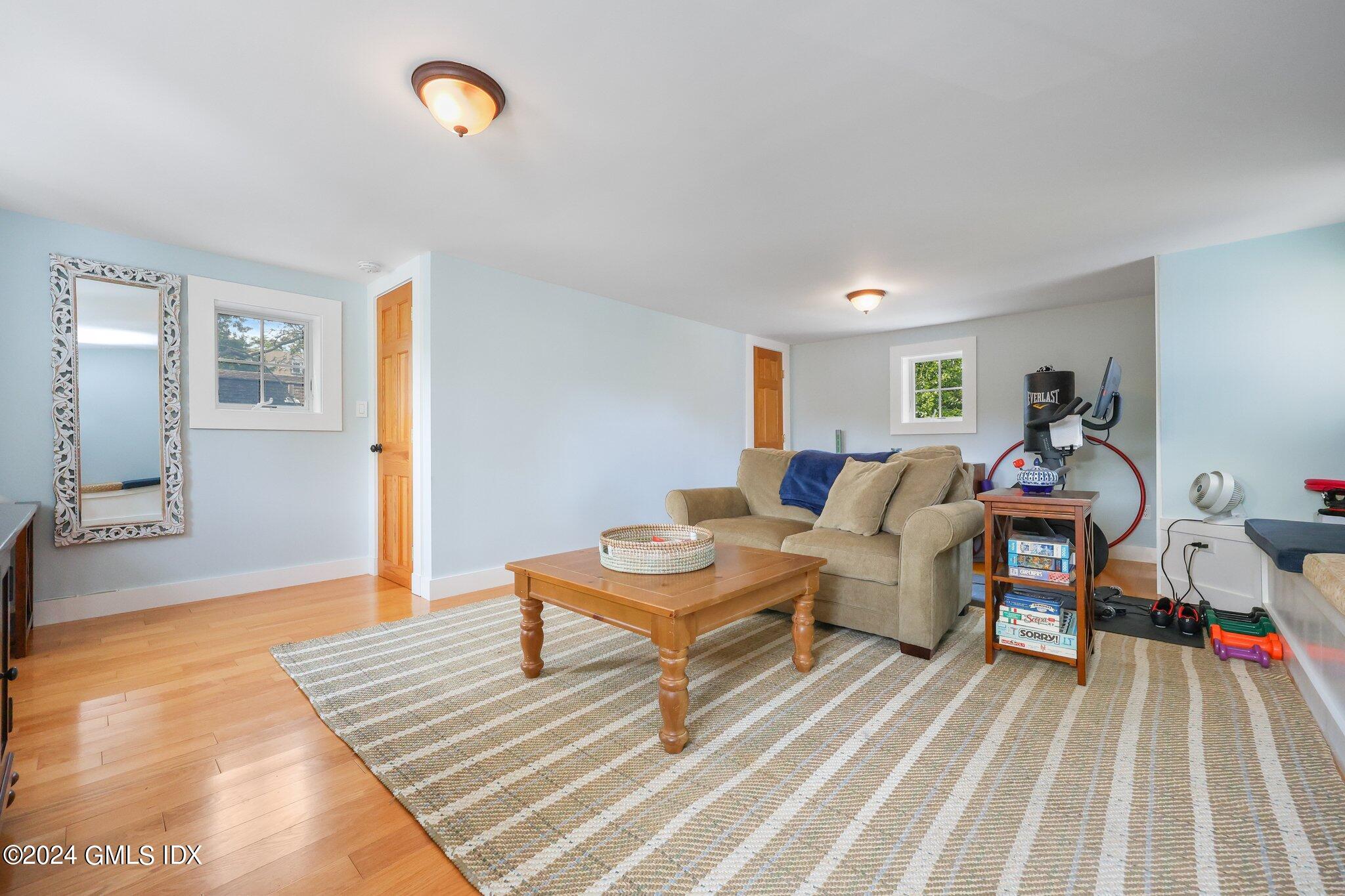 Old Greenwich, Connecticut 06870, United States, 3 Bedrooms Bedrooms, ,4 BathroomsBathrooms,Residential,Pending,51274