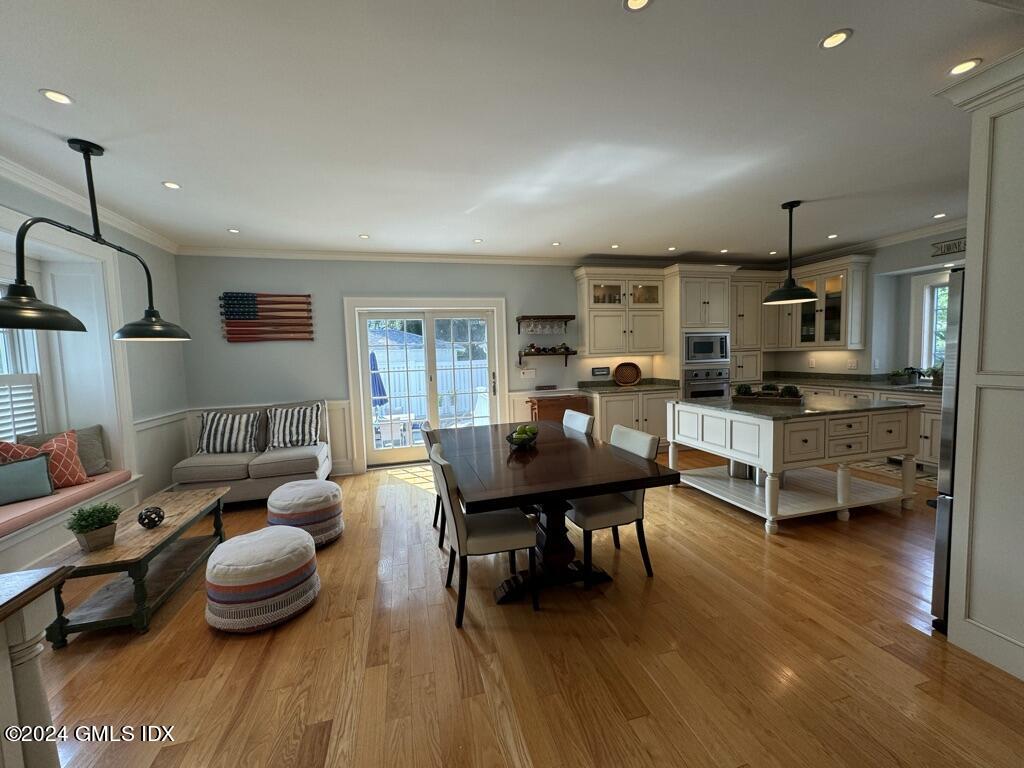 Old Greenwich, Connecticut 06870, United States, 3 Bedrooms Bedrooms, ,4 BathroomsBathrooms,Residential,Pending,51274