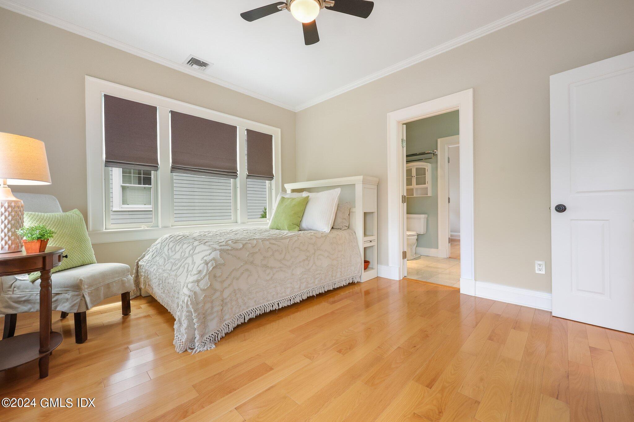 Old Greenwich, Connecticut 06870, United States, 3 Bedrooms Bedrooms, ,4 BathroomsBathrooms,Residential,Pending,51274