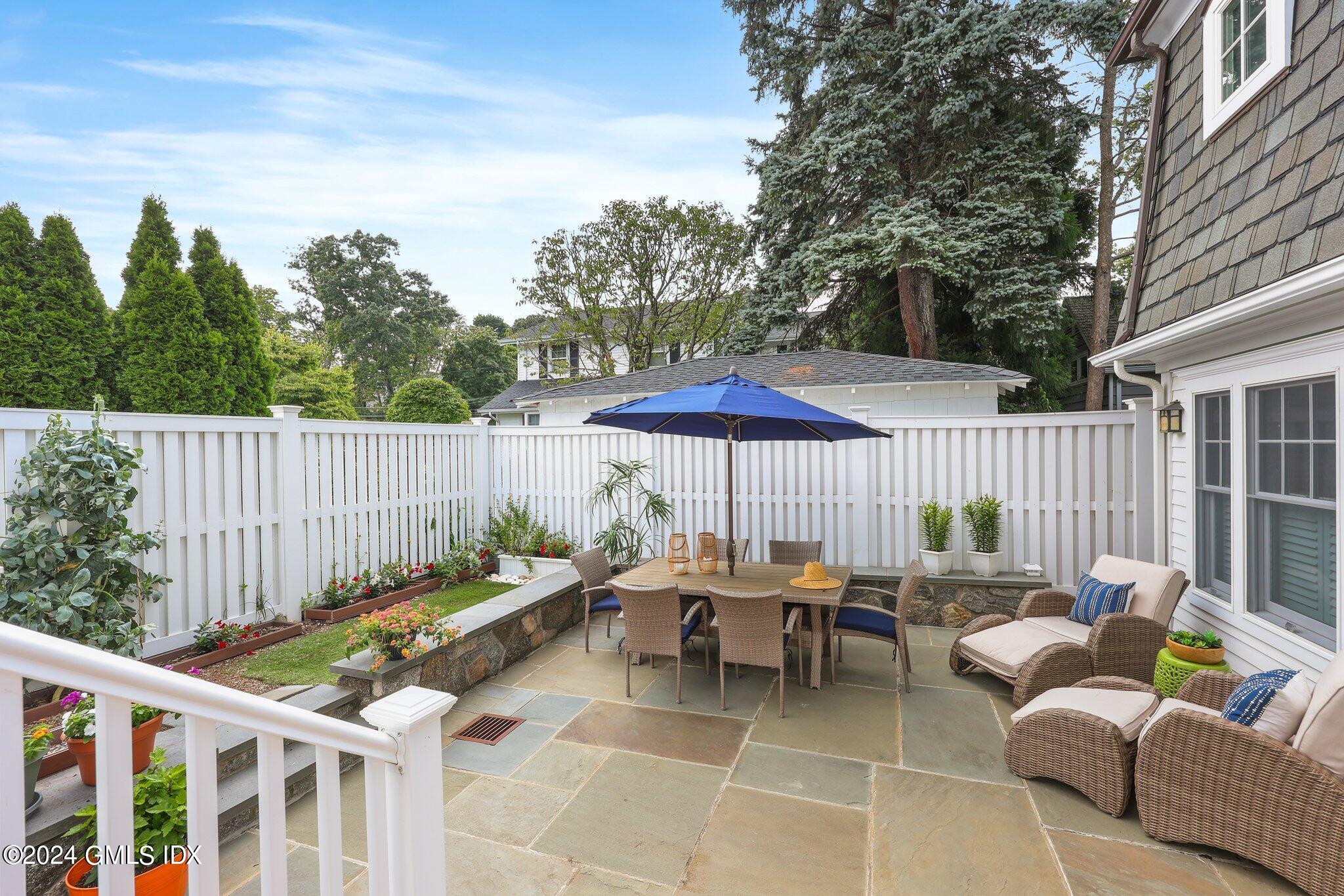 Old Greenwich, Connecticut 06870, United States, 3 Bedrooms Bedrooms, ,4 BathroomsBathrooms,Residential,Pending,51274