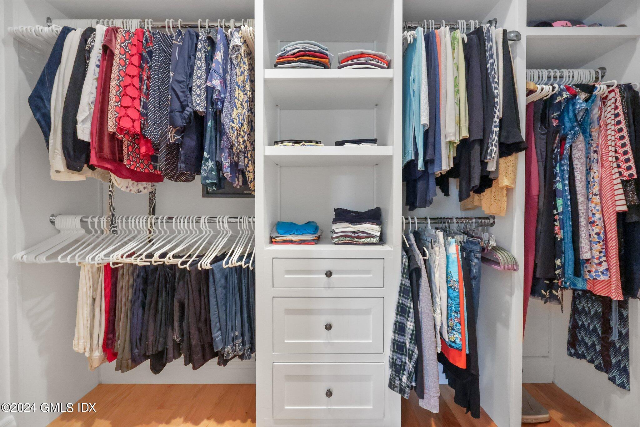 Old Greenwich, Connecticut 06870, United States, 3 Bedrooms Bedrooms, ,4 BathroomsBathrooms,Residential,Pending,51274