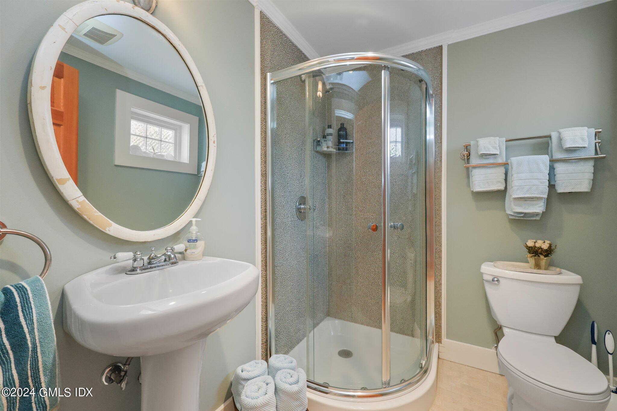 Old Greenwich, Connecticut 06870, United States, 3 Bedrooms Bedrooms, ,4 BathroomsBathrooms,Residential,Pending,51274