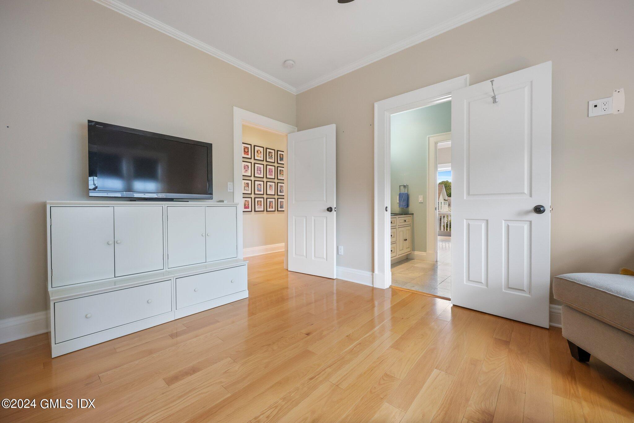 Old Greenwich, Connecticut 06870, United States, 3 Bedrooms Bedrooms, ,4 BathroomsBathrooms,Residential,Pending,51274