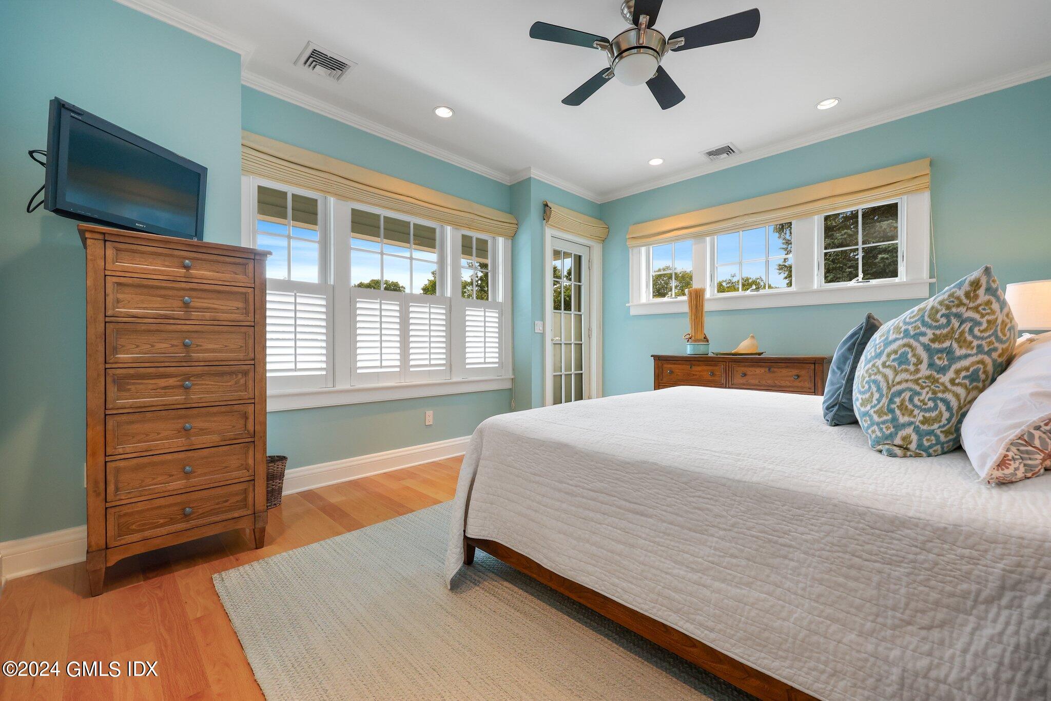 Old Greenwich, Connecticut 06870, United States, 3 Bedrooms Bedrooms, ,4 BathroomsBathrooms,Residential,Pending,51274