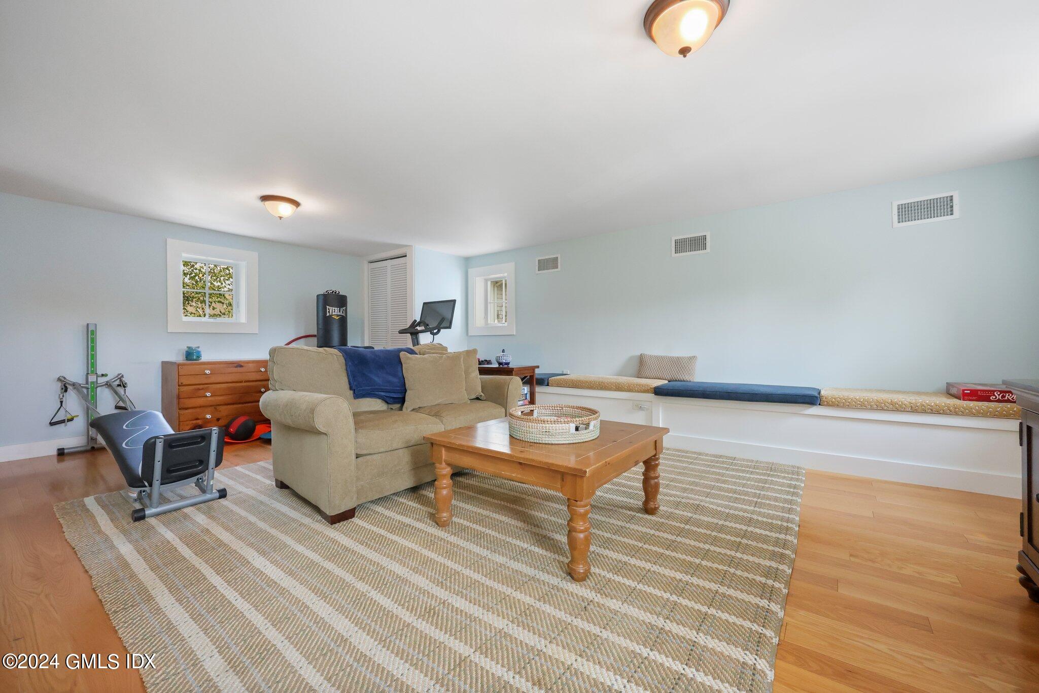 Old Greenwich, Connecticut 06870, United States, 3 Bedrooms Bedrooms, ,4 BathroomsBathrooms,Residential,Pending,51274